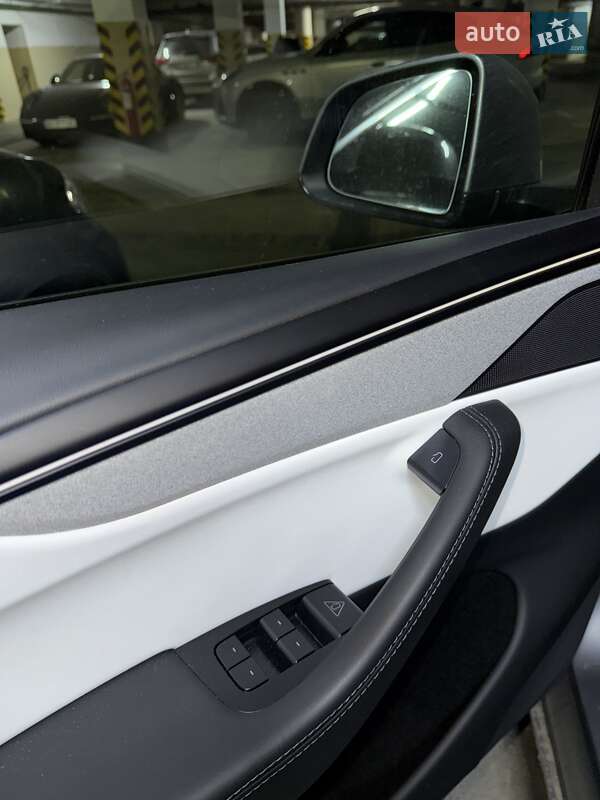 Внедорожник / Кроссовер Tesla Model Y 2025 в Киеве