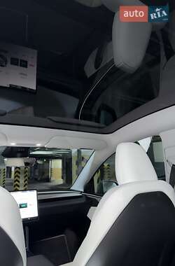 Внедорожник / Кроссовер Tesla Model Y 2025 в Киеве