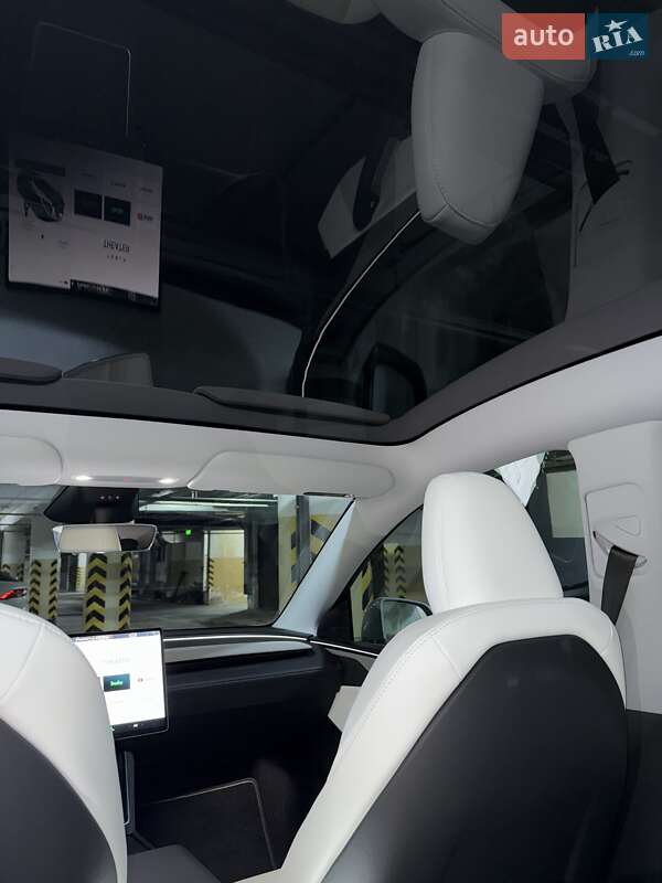 Внедорожник / Кроссовер Tesla Model Y 2025 в Киеве