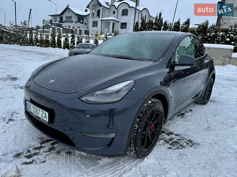 Tesla Model Y 2023