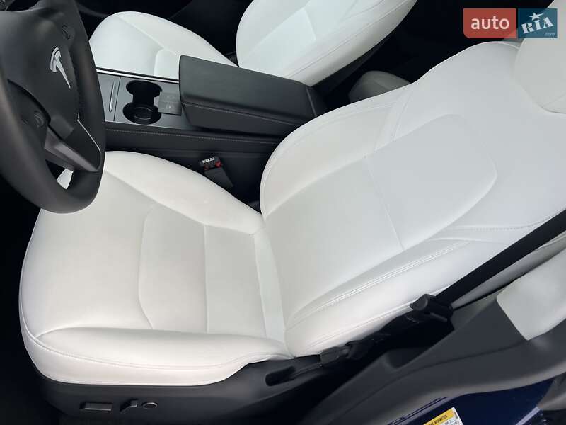 Внедорожник / Кроссовер Tesla Model Y 2025 в Богуславе