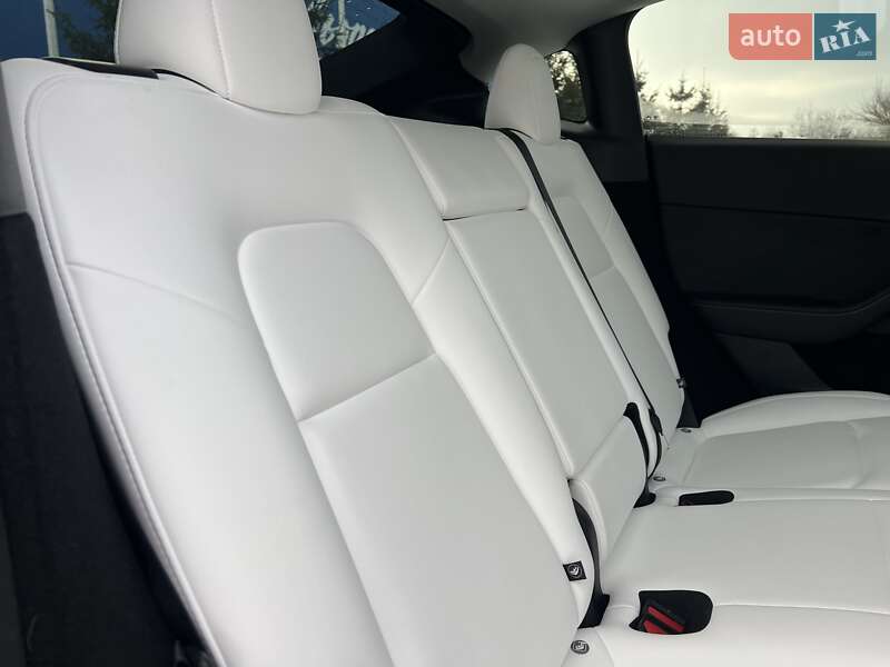 Внедорожник / Кроссовер Tesla Model Y 2025 в Богуславе