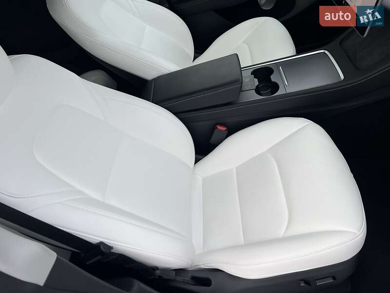 Внедорожник / Кроссовер Tesla Model Y 2025 в Богуславе