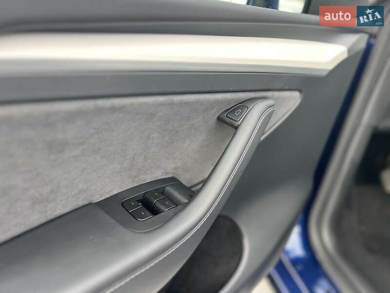 Внедорожник / Кроссовер Tesla Model Y 2025 в Богуславе