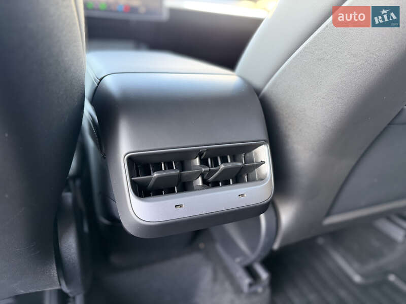 Внедорожник / Кроссовер Tesla Model Y 2024 в Львове