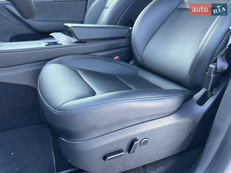 Внедорожник / Кроссовер Tesla Model Y 2023 в Стрые