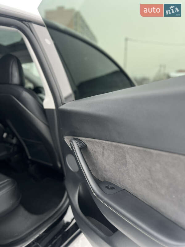 Внедорожник / Кроссовер Tesla Model Y 2021 в Ивано-Франковске