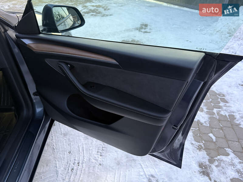 Внедорожник / Кроссовер Tesla Model Y 2022 в Львове