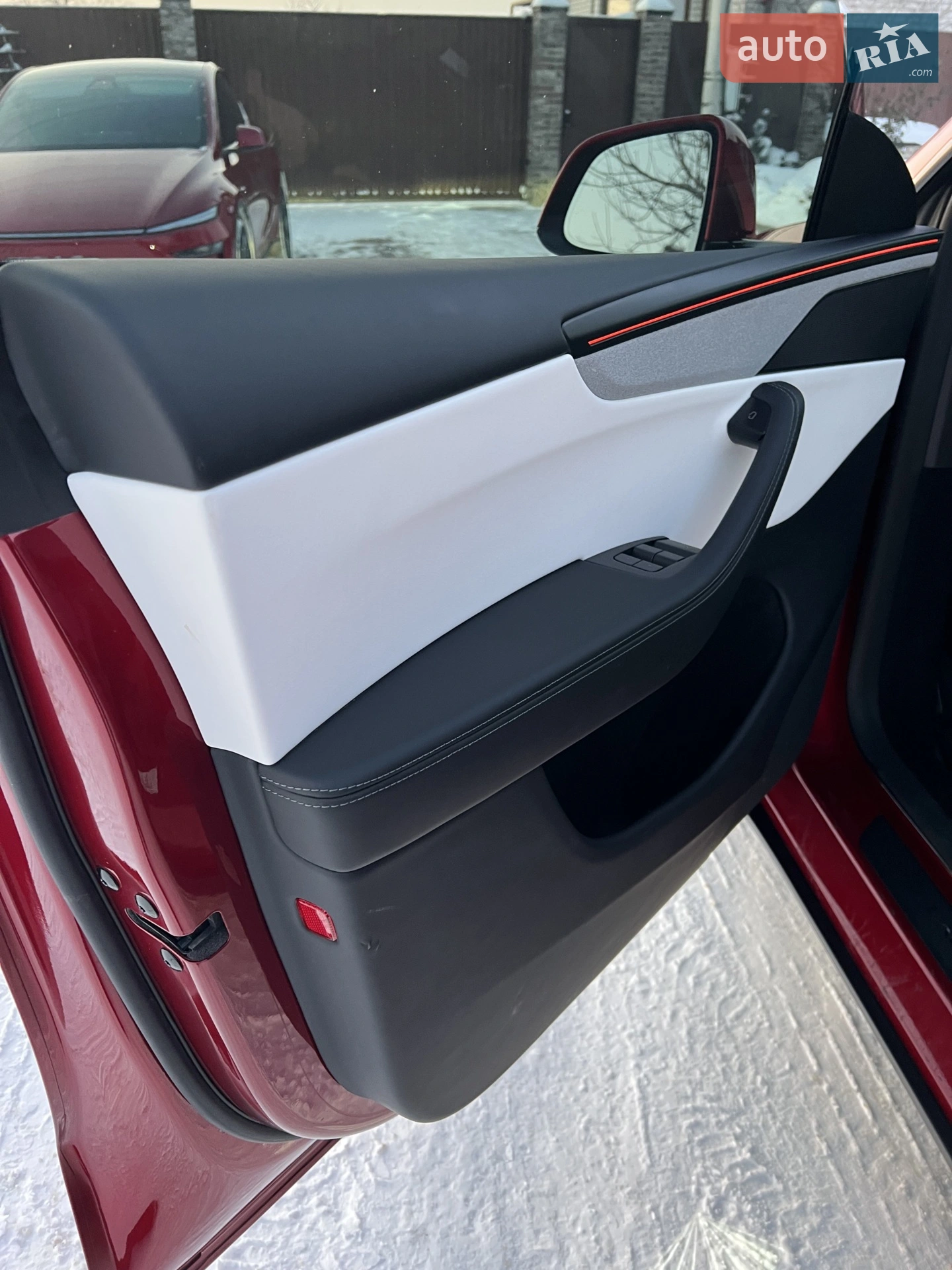 2025 Tesla Model Y - мініатюра 22