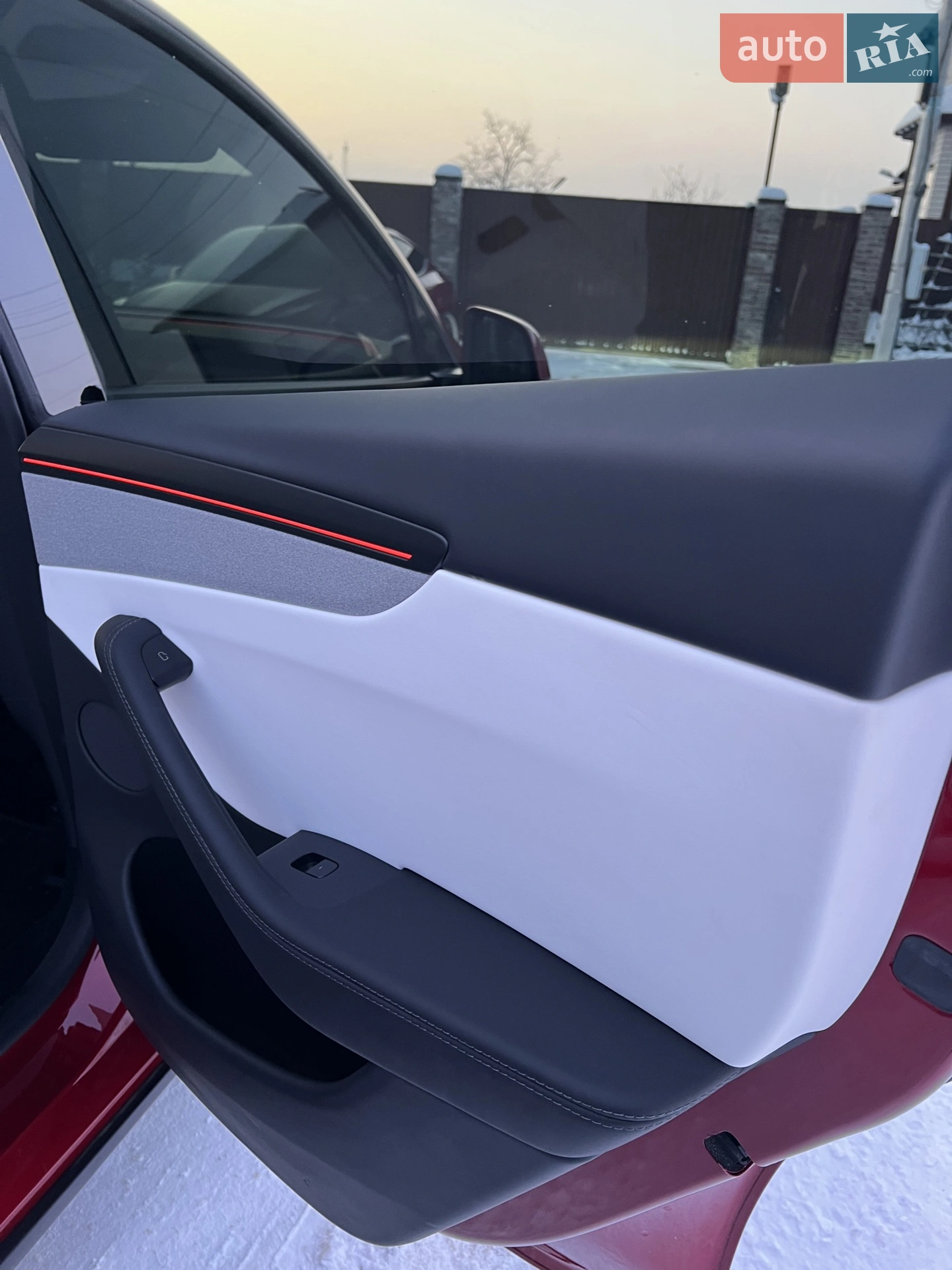 2025 Tesla Model Y - мініатюра 27