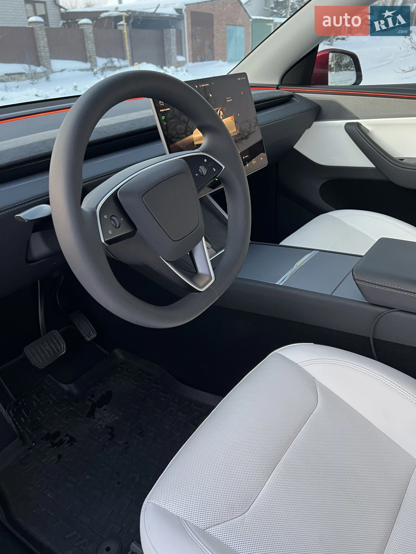 2025 Tesla Model Y - мініатюра 26