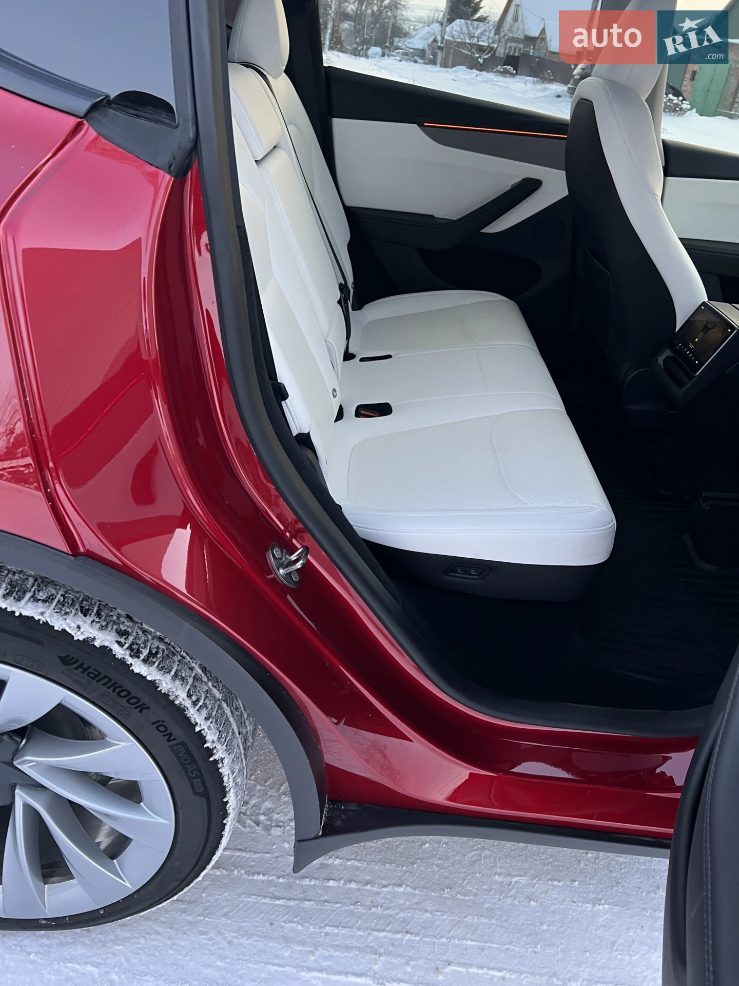 2025 Tesla Model Y - мініатюра 28
