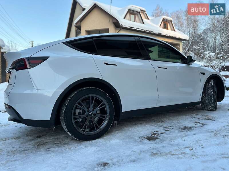Позашляховик / Кросовер Tesla Model Y 2024 в Тячеві