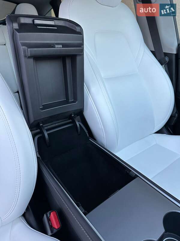 Позашляховик / Кросовер Tesla Model Y 2024 в Тячеві