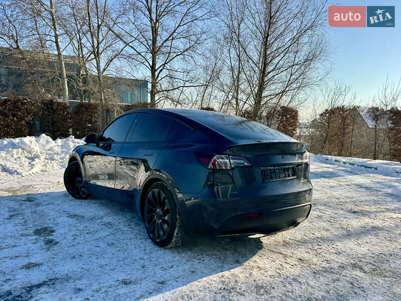 Внедорожник / Кроссовер Tesla Model Y 2024 в Киеве