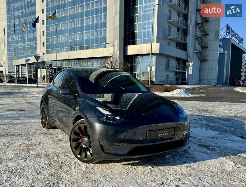 Внедорожник / Кроссовер Tesla Model Y 2024 в Киеве