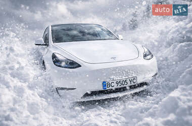 Позашляховик / Кросовер Tesla Model Y 2022 в Львові