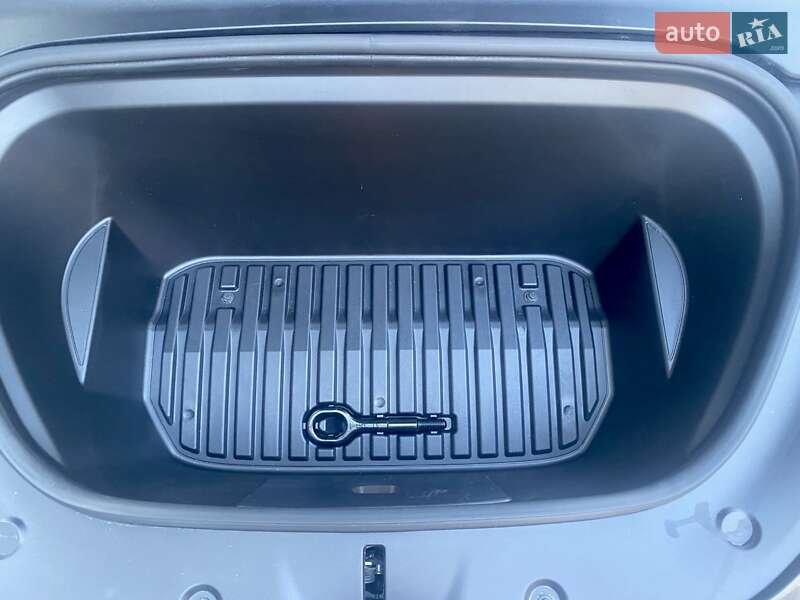 Позашляховик / Кросовер Tesla Model Y 2023 в Києві фото 5 Позашляховик / Кросовер Tesla Model Y 2023 в Києві