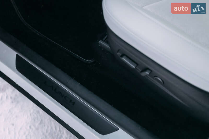Внедорожник / Кроссовер Tesla Model Y 2025 в Киеве фото 30 Внедорожник / Кроссовер Tesla Model Y 2025 в Киеве