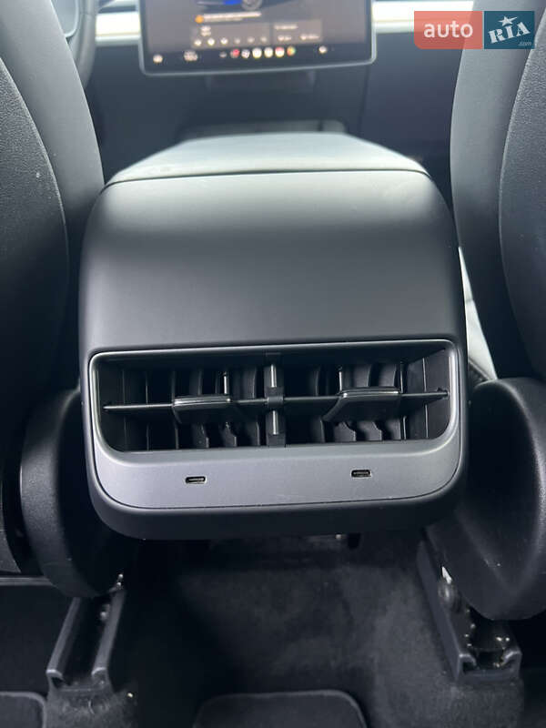 Позашляховик / Кросовер Tesla Model Y 2023 в Луцьку