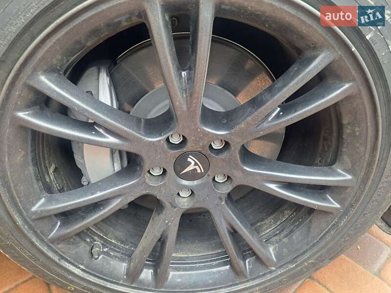 Внедорожник / Кроссовер Tesla Model Y 2023 в Киеве