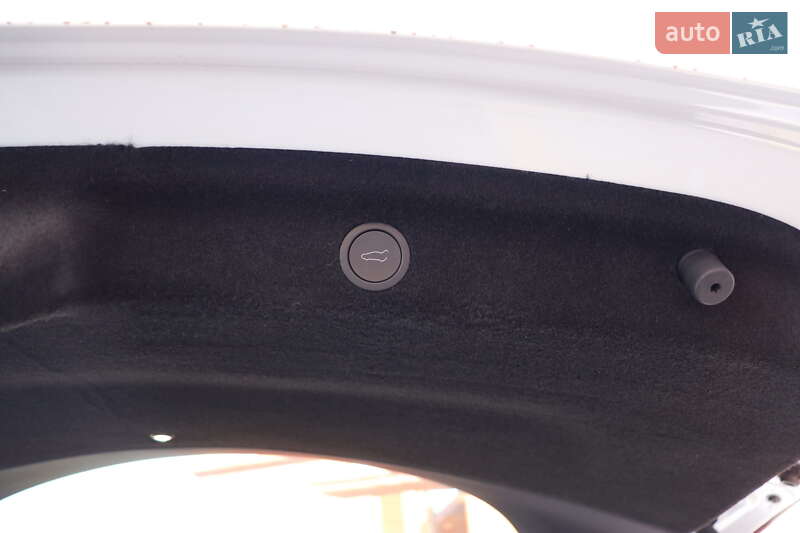 Внедорожник / Кроссовер Tesla Model Y 2025 в Львове фото 39 Внедорожник / Кроссовер Tesla Model Y 2025 в Львове