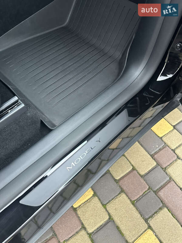 Позашляховик / Кросовер Tesla Model Y 2024 в Дніпрі
