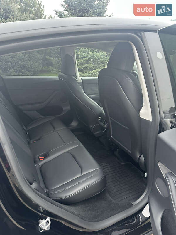 Позашляховик / Кросовер Tesla Model Y 2024 в Дніпрі