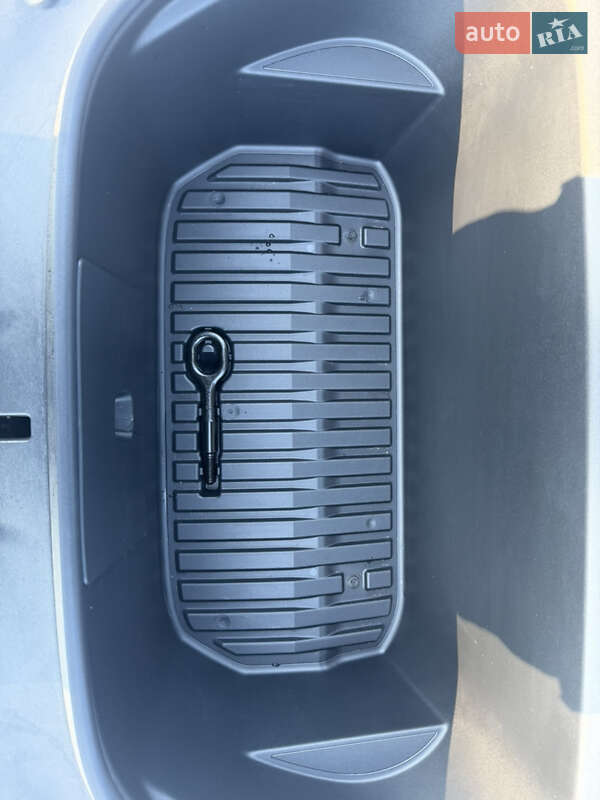 Позашляховик / Кросовер Tesla Model Y 2024 в Вінниці фото 21 Позашляховик / Кросовер Tesla Model Y 2024 в Вінниці