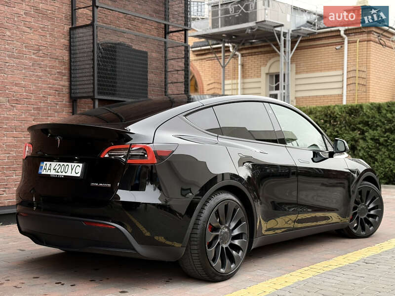 Позашляховик / Кросовер Tesla Model Y 2023 в Києві фото 18 Позашляховик / Кросовер Tesla Model Y 2023 в Києві