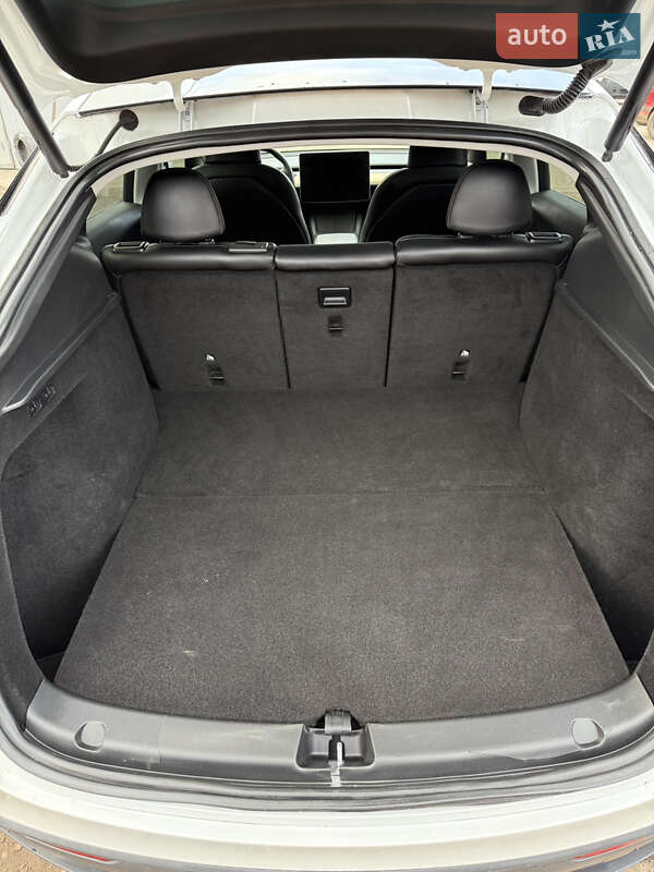 Внедорожник / Кроссовер Tesla Model Y 2022 в Киеве