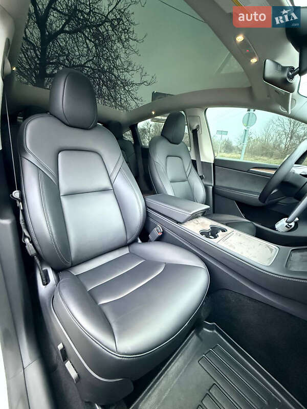 Внедорожник / Кроссовер Tesla Model Y 2024 в Запорожье