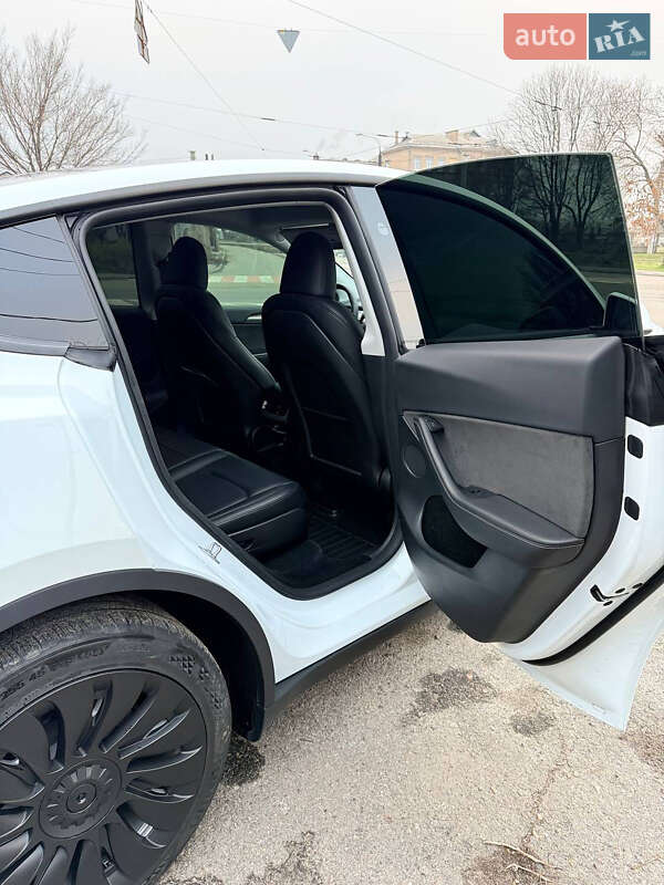 Внедорожник / Кроссовер Tesla Model Y 2024 в Запорожье