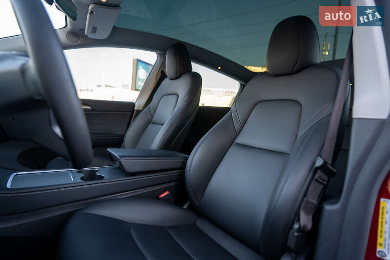 Внедорожник / Кроссовер Tesla Model Y 2024 в Киеве