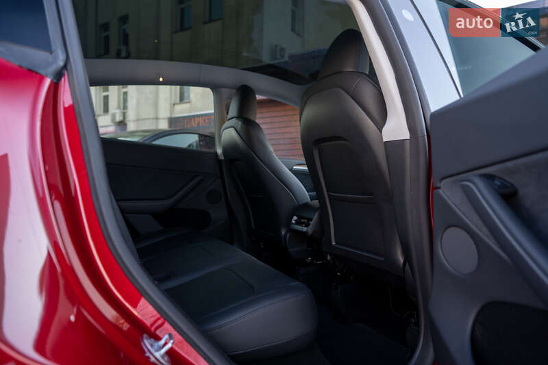 Внедорожник / Кроссовер Tesla Model Y 2024 в Киеве