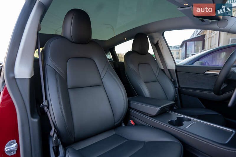 Внедорожник / Кроссовер Tesla Model Y 2024 в Киеве