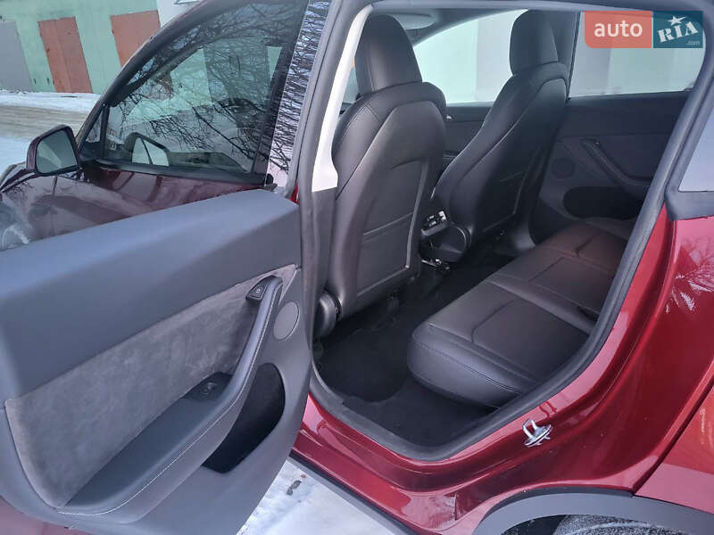 Позашляховик / Кросовер Tesla Model Y 2024 в Харкові фото 15 Позашляховик / Кросовер Tesla Model Y 2024 в Харкові