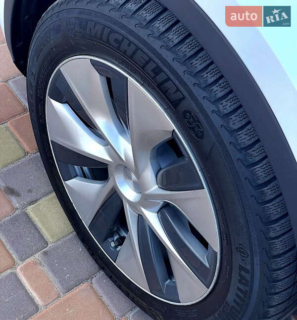 Внедорожник / Кроссовер Tesla Model Y 2020 в Киеве фото 6 Внедорожник / Кроссовер Tesla Model Y 2020 в Киеве