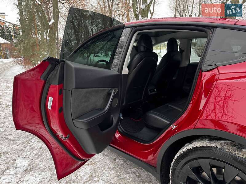Позашляховик / Кросовер Tesla Model Y 2022 в Києві