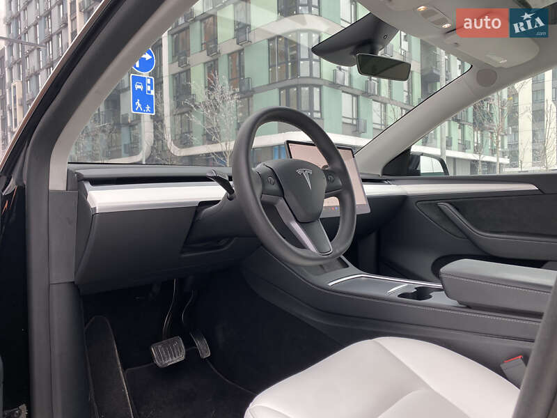 Внедорожник / Кроссовер Tesla Model Y 2024 в Киеве