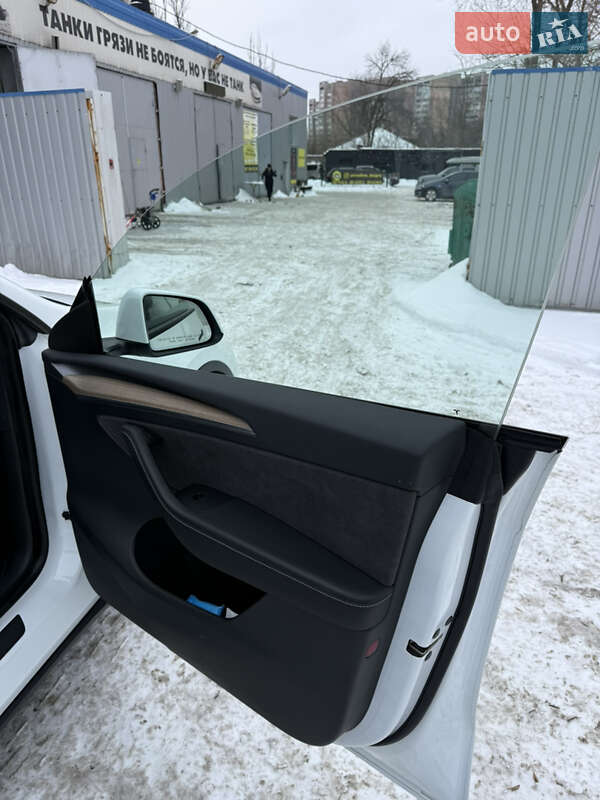 Внедорожник / Кроссовер Tesla Model Y 2023 в Днепре