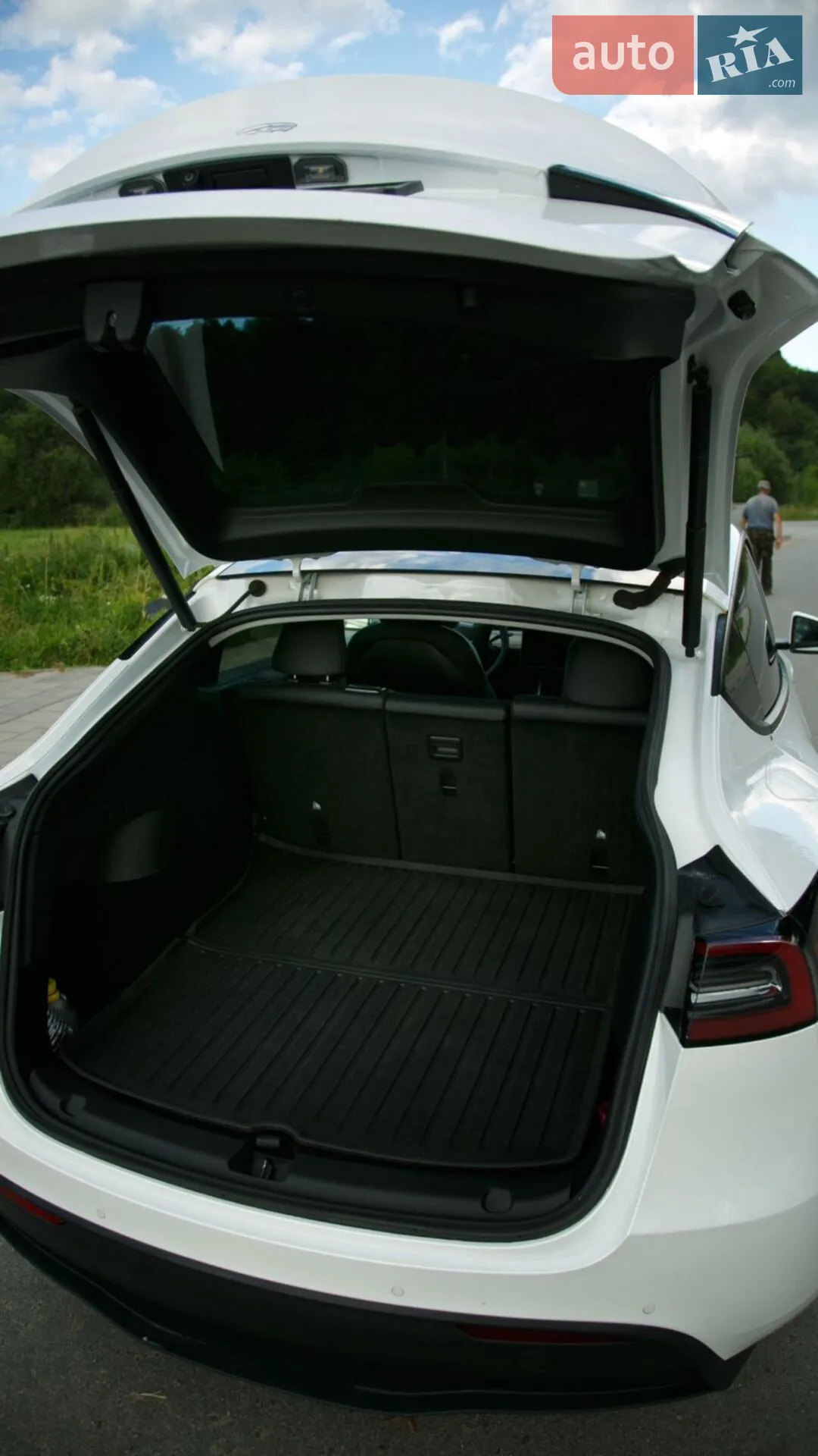 2020 Tesla Model Y - мініатюра 9
