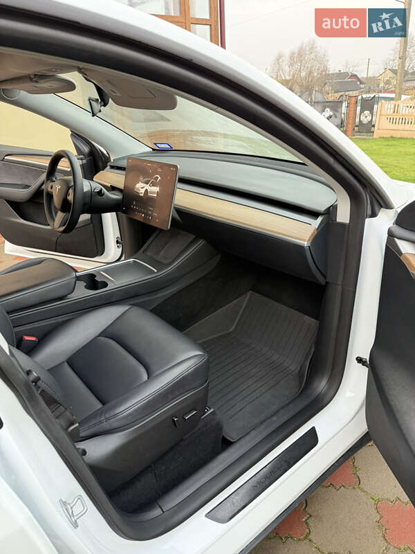 Позашляховик / Кросовер Tesla Model Y 2023 в Жовкві