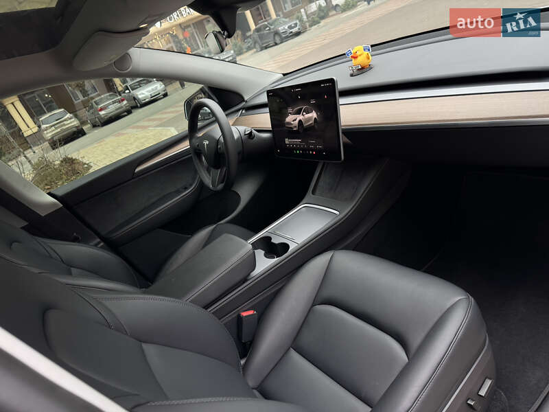 Внедорожник / Кроссовер Tesla Model Y 2024 в Киеве