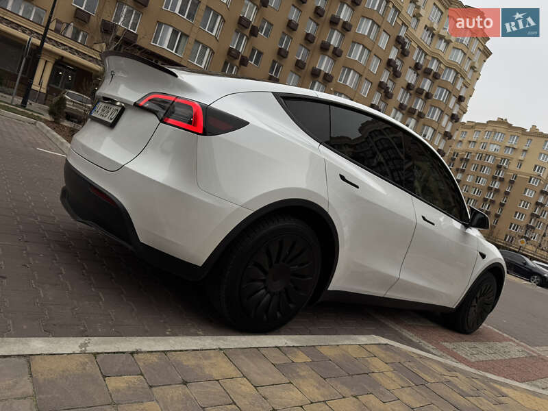 Внедорожник / Кроссовер Tesla Model Y 2024 в Киеве