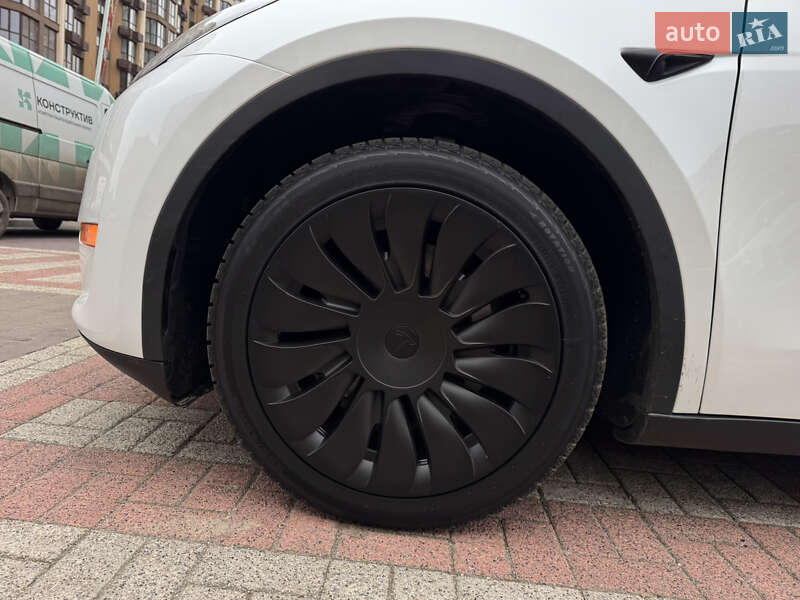 Внедорожник / Кроссовер Tesla Model Y 2024 в Киеве