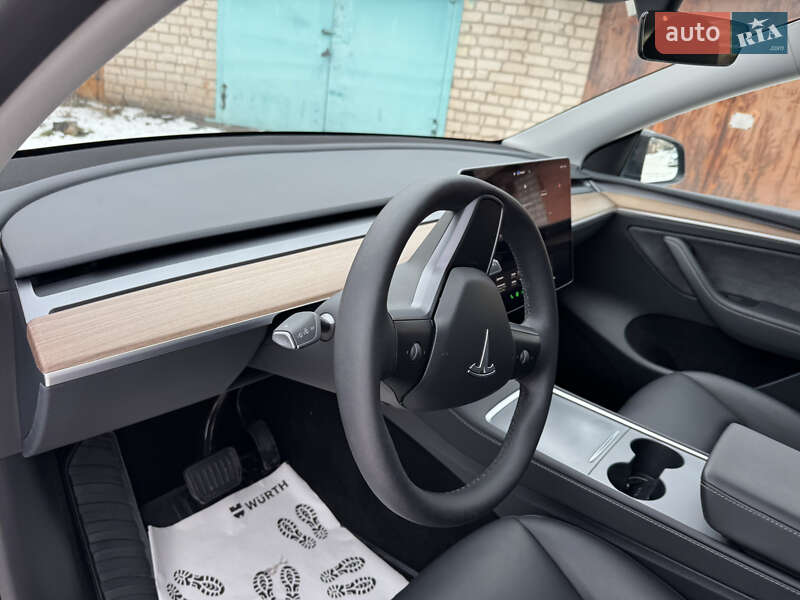 Позашляховик / Кросовер Tesla Model Y 2024 в Кривому Розі