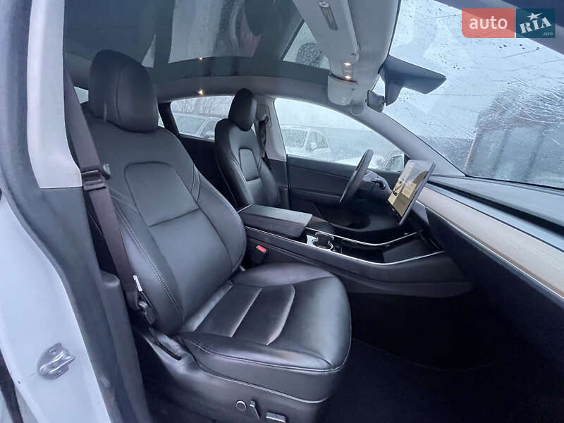 Позашляховик / Кросовер Tesla Model Y 2021 в Львові