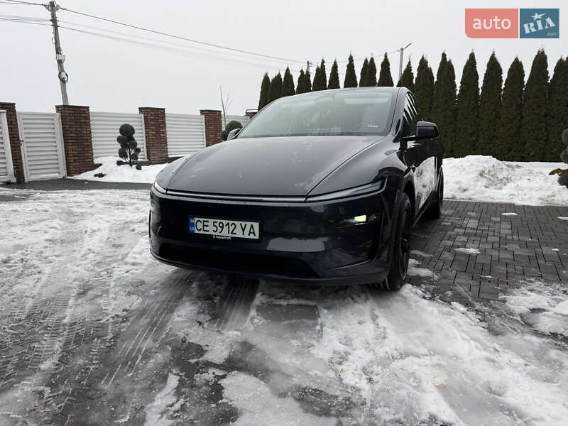 Позашляховик / Кросовер Tesla Model Y 2025 в Чернівцях