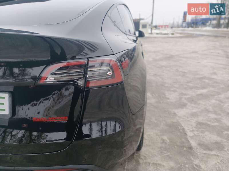 Внедорожник / Кроссовер Tesla Model Y 2021 в Киеве